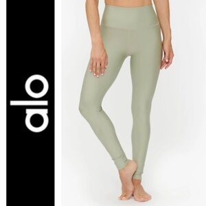 NWT💕ALO Yoga High Waist Airlift Leggings in Limestone Size L